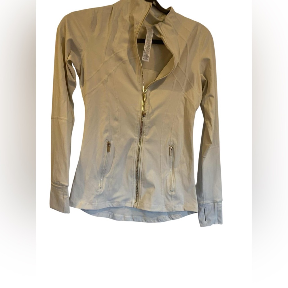 89. NWOT Lululemon define full zip jacket LIGHT IVORY/ GOLD size 2 - Picture 2 of 5